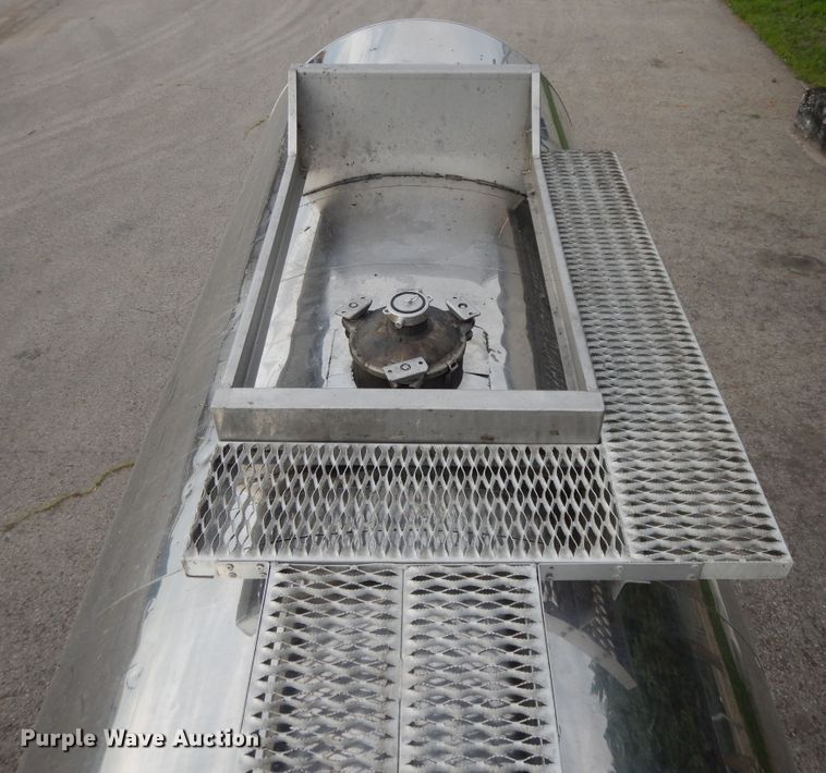 image for item DG7876 1991 Brenner pneumatic tank trailer