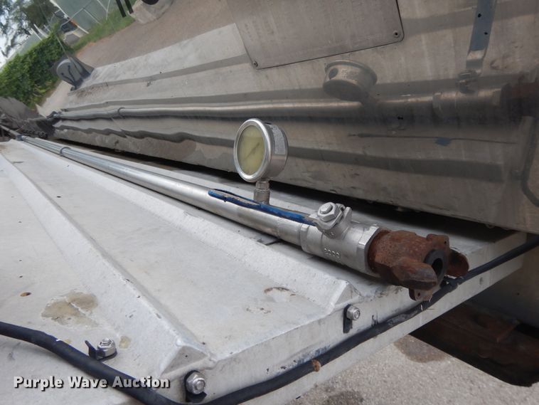 image for item DG7876 1991 Brenner pneumatic tank trailer