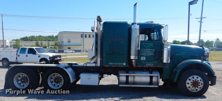 image for item DG8659 2000 Freightliner FLD  semi truck