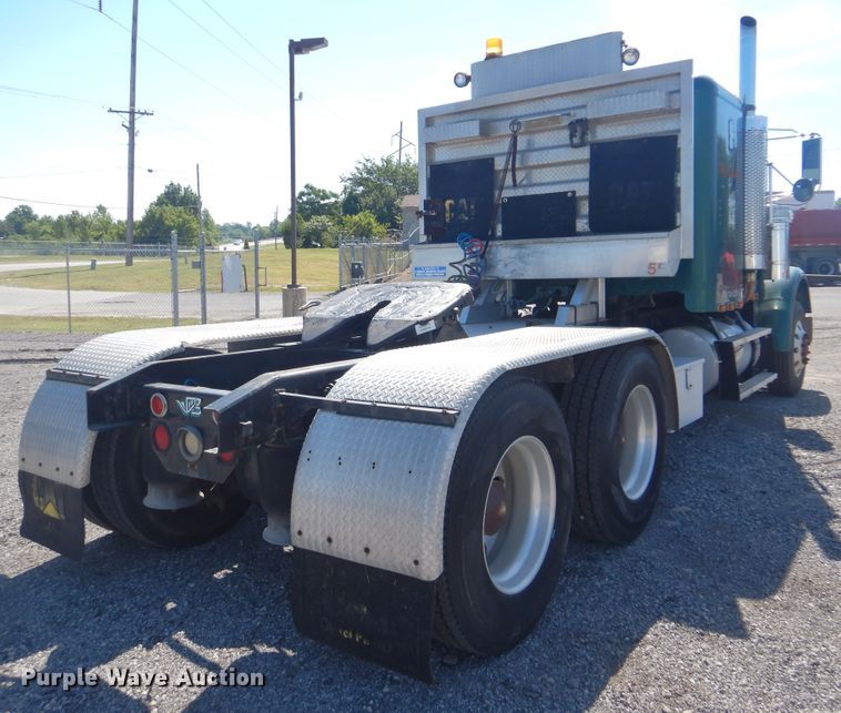 image for item DG8659 2000 Freightliner FLD  semi truck