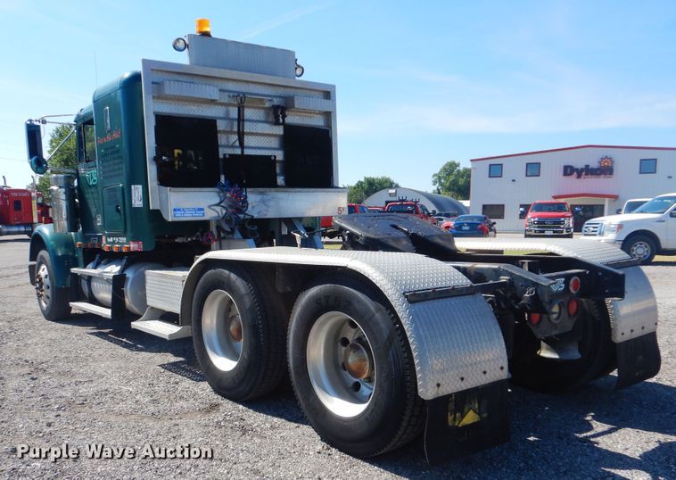 image for item DG8659 2000 Freightliner FLD  semi truck