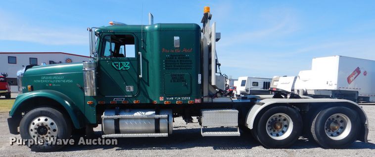 image for item DG8659 2000 Freightliner FLD  semi truck