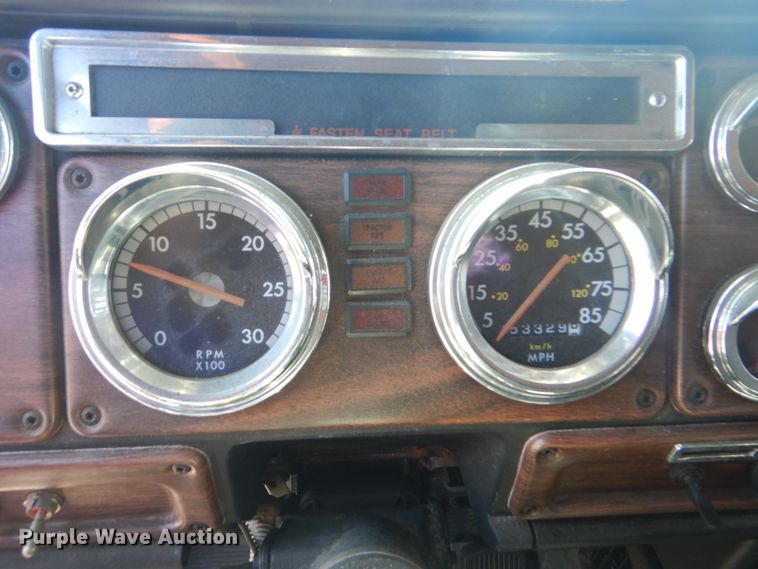 image for item DG8659 2000 Freightliner FLD  semi truck