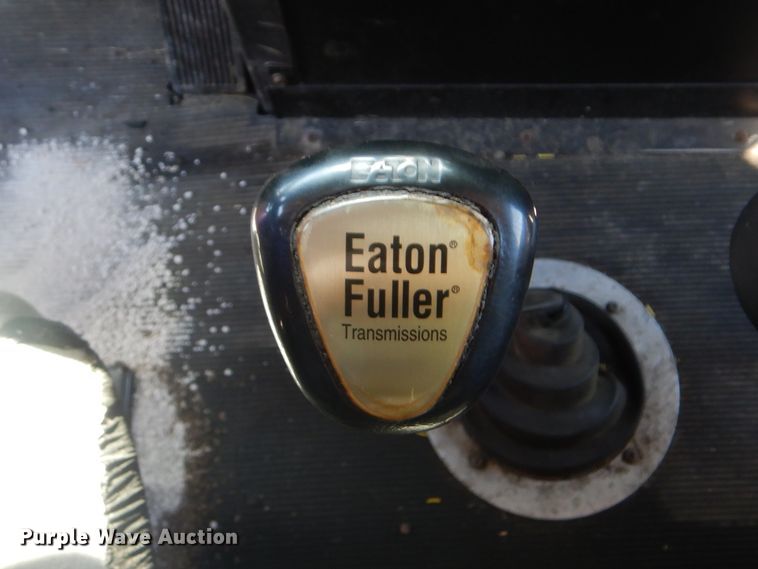 image for item DG8659 2000 Freightliner FLD  semi truck