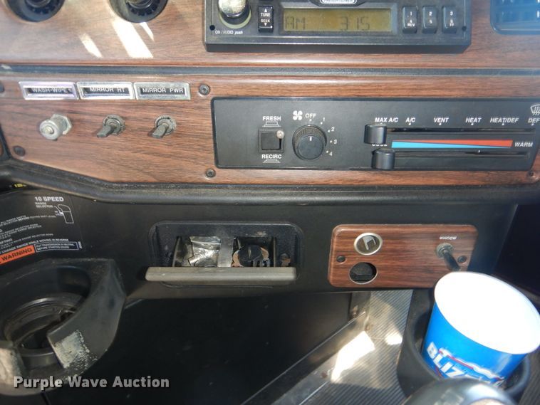 image for item DG8659 2000 Freightliner FLD  semi truck