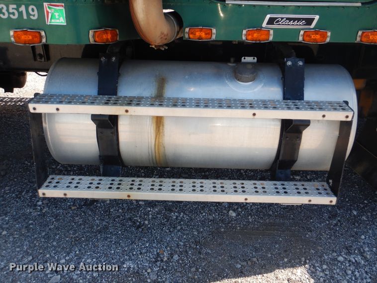 image for item DG8659 2000 Freightliner FLD  semi truck