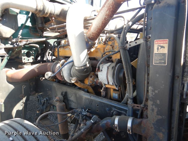 image for item DG8659 2000 Freightliner FLD  semi truck