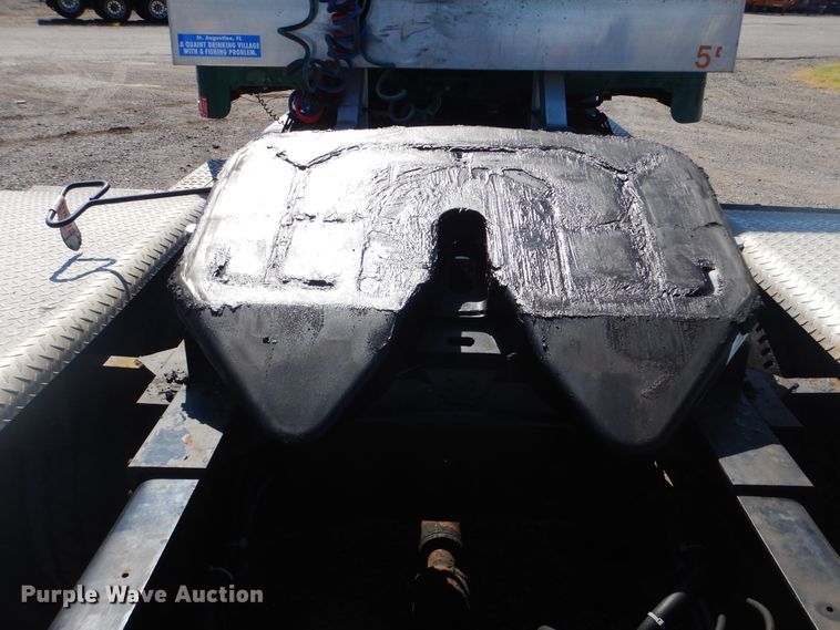 image for item DG8659 2000 Freightliner FLD  semi truck