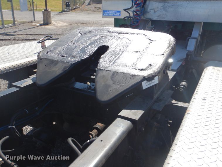 image for item DG8659 2000 Freightliner FLD  semi truck