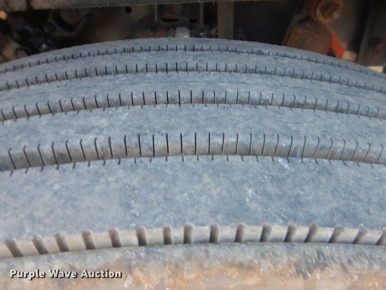 image for item DG8659 2000 Freightliner FLD  semi truck