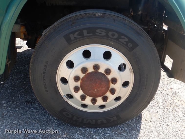 image for item DG8659 2000 Freightliner FLD  semi truck