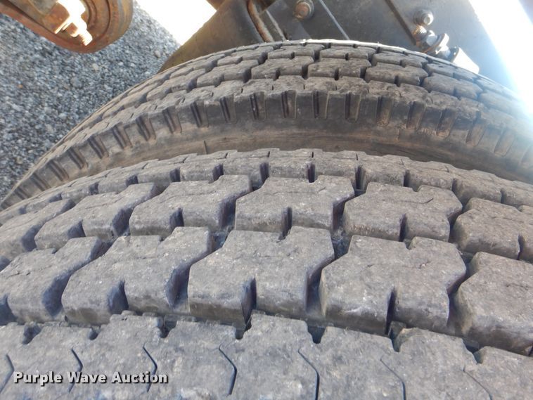 image for item DG8659 2000 Freightliner FLD  semi truck