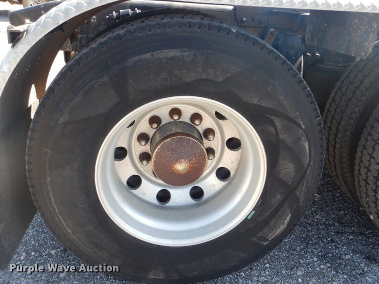 image for item DG8659 2000 Freightliner FLD  semi truck