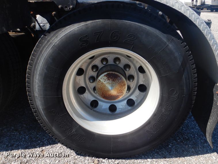 image for item DG8659 2000 Freightliner FLD  semi truck