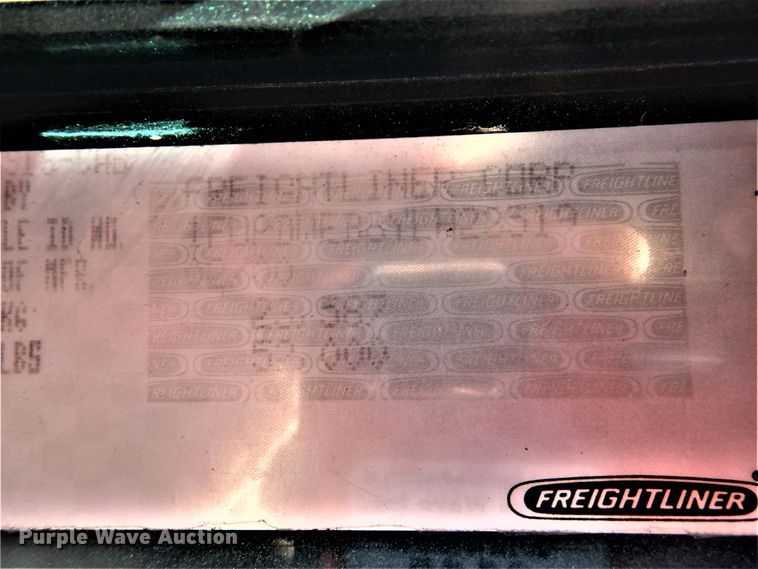 image for item DG8659 2000 Freightliner FLD  semi truck