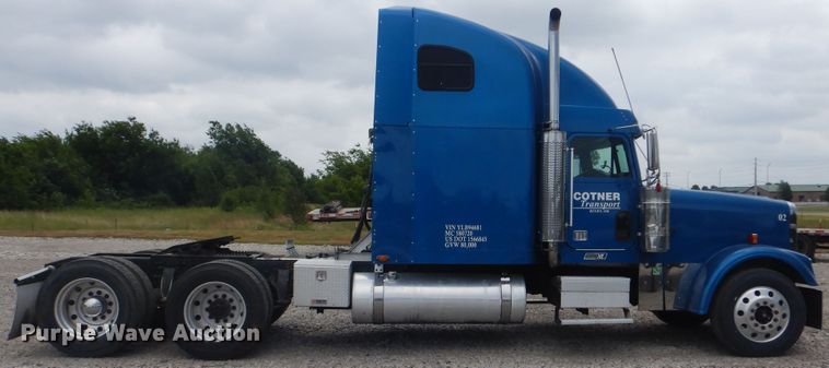 image for item DG8675 2000 Freightliner FLD  semi truck