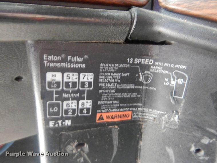 image for item DG8675 2000 Freightliner FLD  semi truck