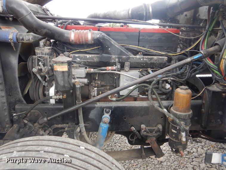 image for item DG8675 2000 Freightliner FLD  semi truck