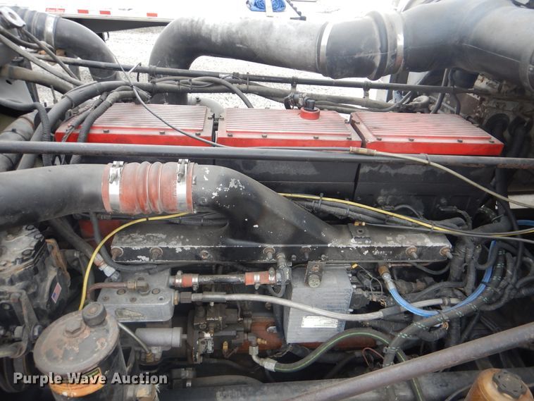 image for item DG8675 2000 Freightliner FLD  semi truck