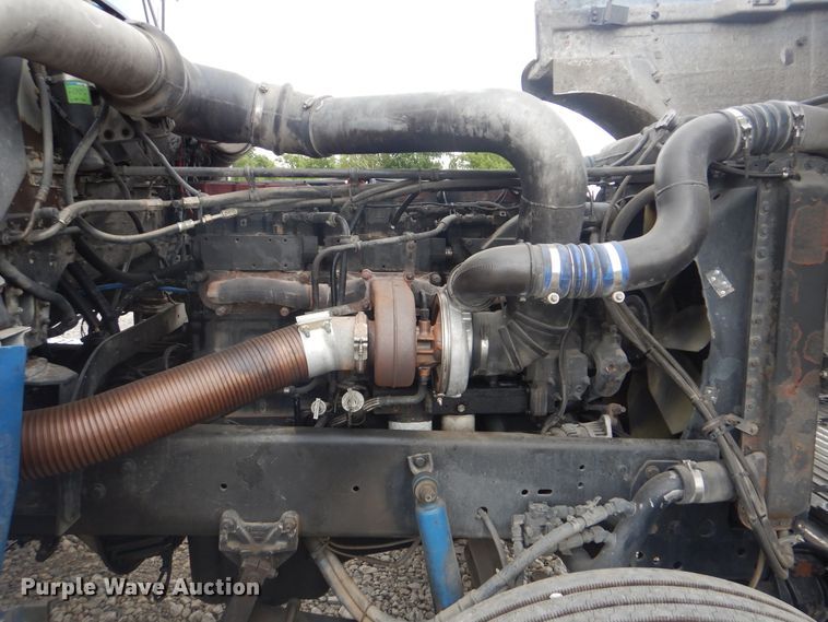 image for item DG8675 2000 Freightliner FLD  semi truck