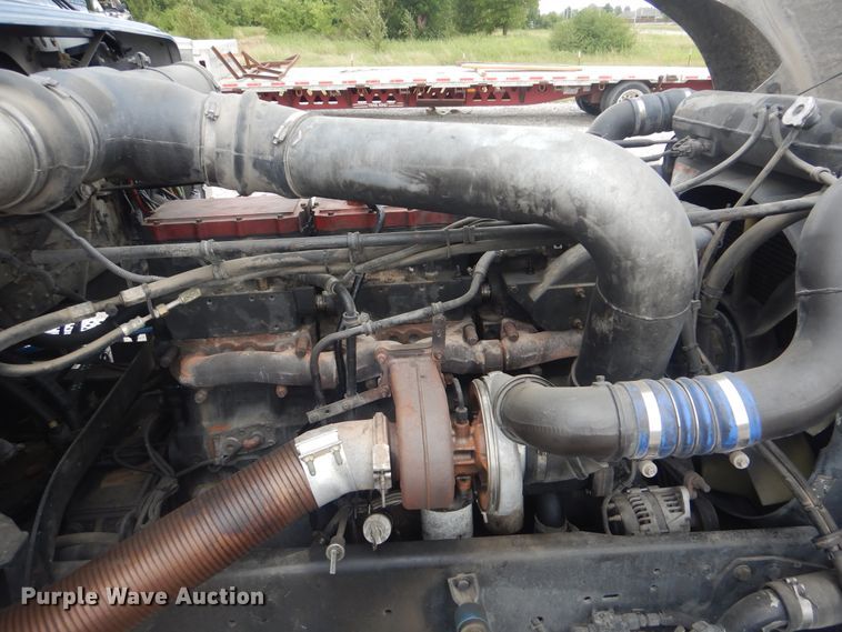 image for item DG8675 2000 Freightliner FLD  semi truck