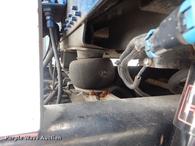 image for item DG8675 2000 Freightliner FLD  semi truck