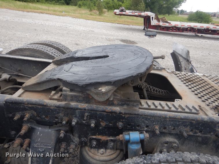 image for item DG8675 2000 Freightliner FLD  semi truck