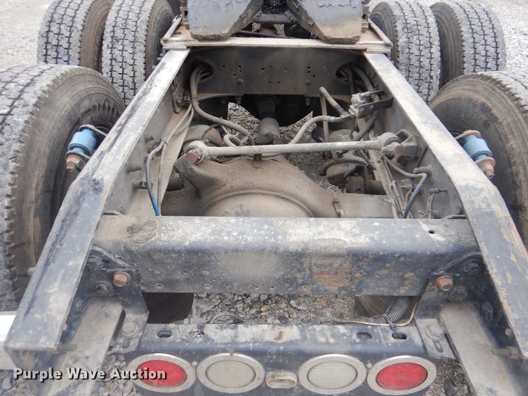 image for item DG8675 2000 Freightliner FLD  semi truck