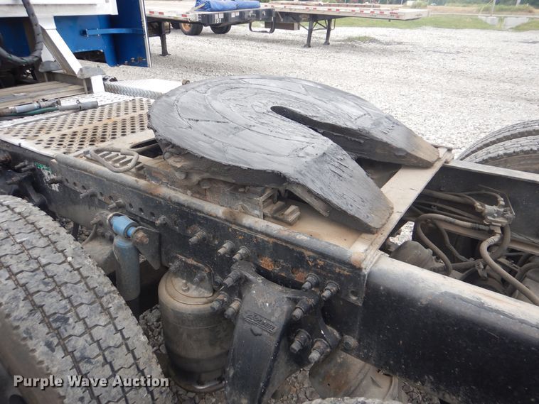 image for item DG8675 2000 Freightliner FLD  semi truck