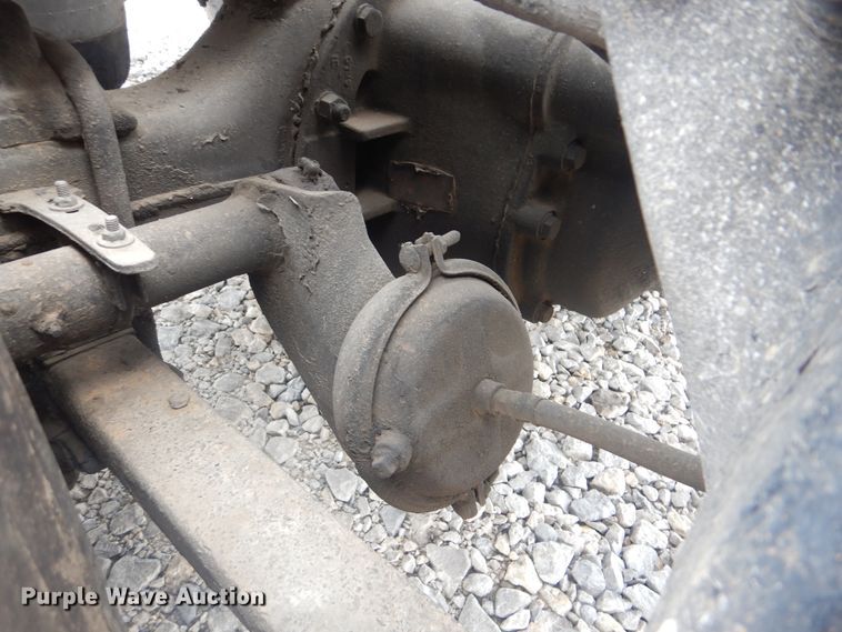 image for item DG8675 2000 Freightliner FLD  semi truck