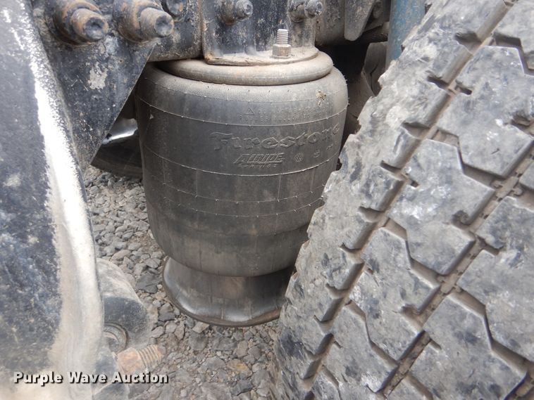 image for item DG8675 2000 Freightliner FLD  semi truck