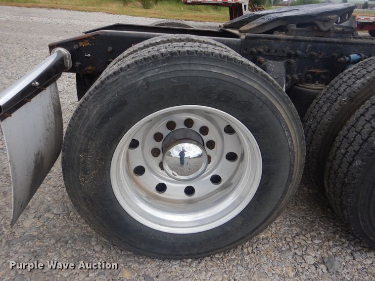 image for item DG8675 2000 Freightliner FLD  semi truck