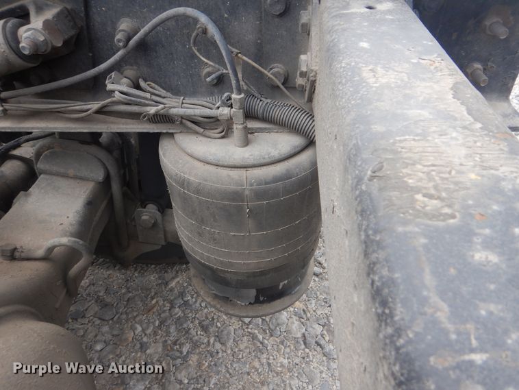 image for item DG8675 2000 Freightliner FLD  semi truck