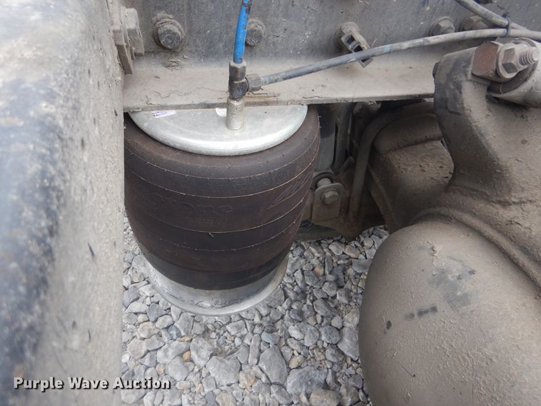 image for item DG8675 2000 Freightliner FLD  semi truck