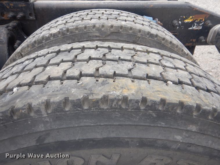 image for item DG8675 2000 Freightliner FLD  semi truck