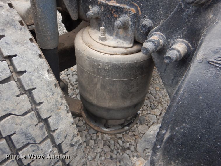 image for item DG8675 2000 Freightliner FLD  semi truck