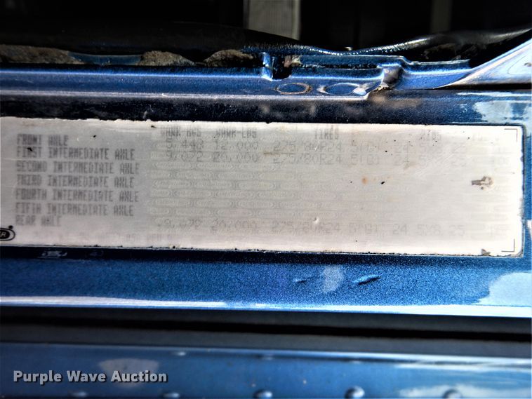 image for item DG8675 2000 Freightliner FLD  semi truck