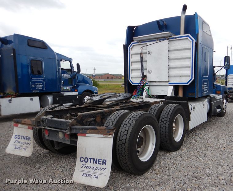 image for item DG8676 2004 Kenworth T600  semi truck