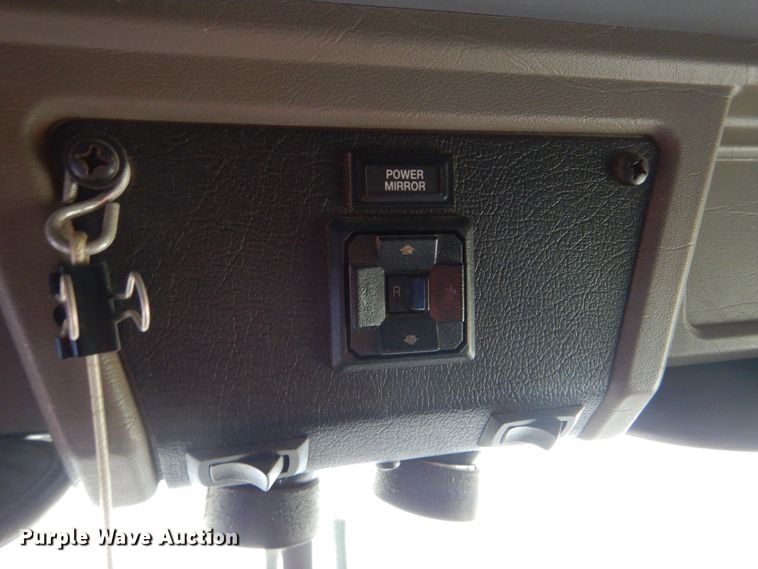 image for item DG8676 2004 Kenworth T600  semi truck