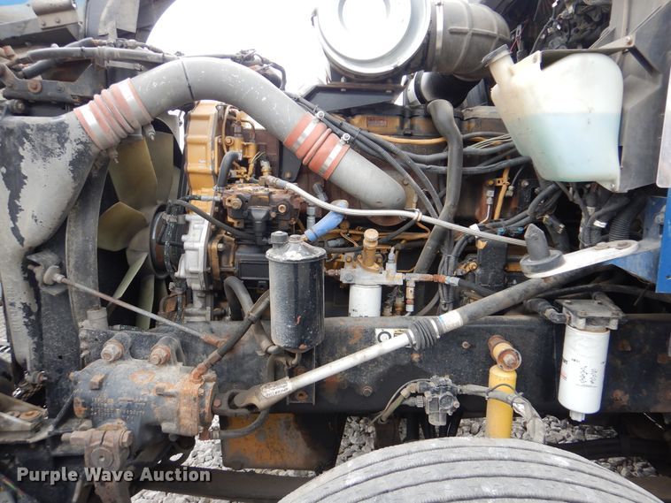 image for item DG8676 2004 Kenworth T600  semi truck