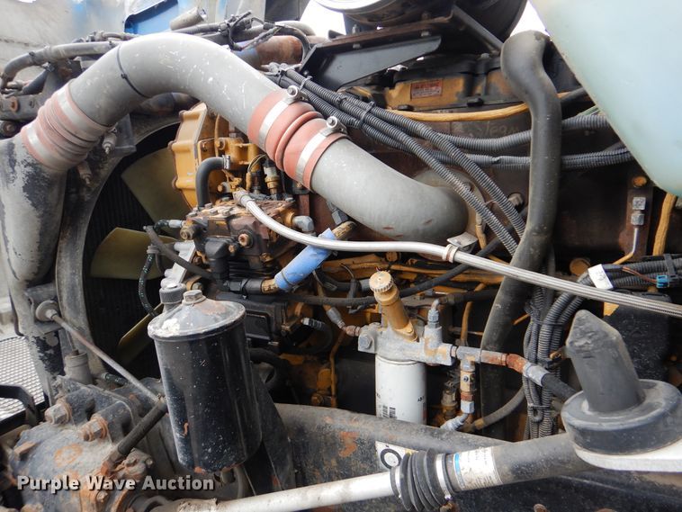 image for item DG8676 2004 Kenworth T600  semi truck