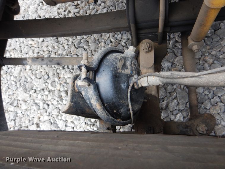 image for item DG8676 2004 Kenworth T600  semi truck