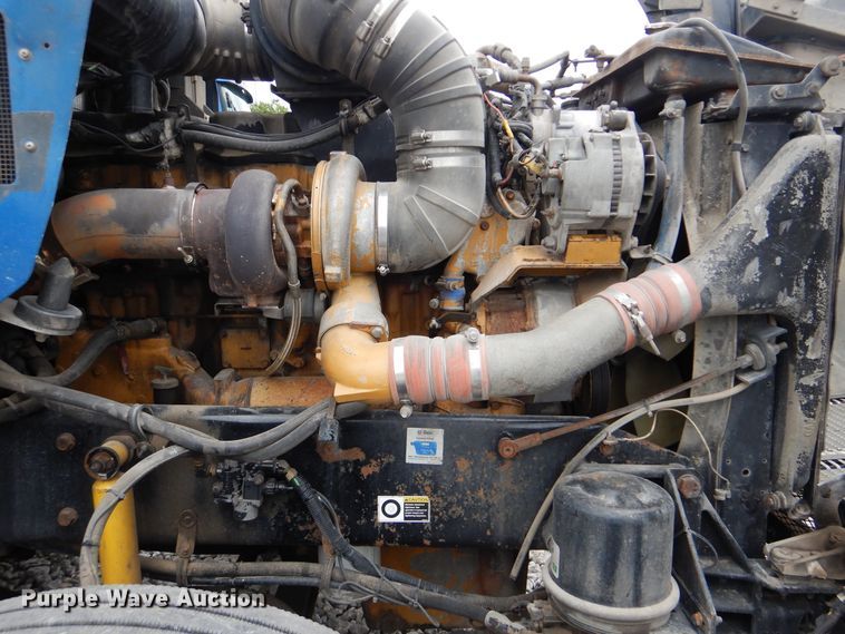 image for item DG8676 2004 Kenworth T600  semi truck