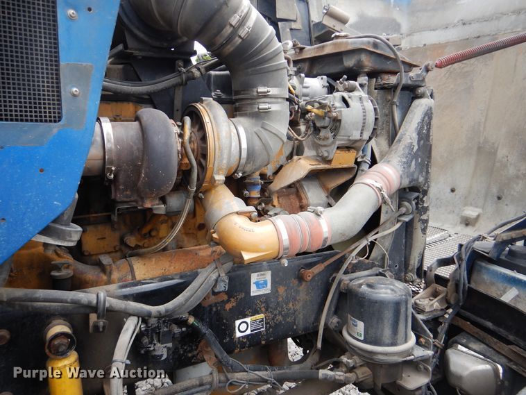 image for item DG8676 2004 Kenworth T600  semi truck