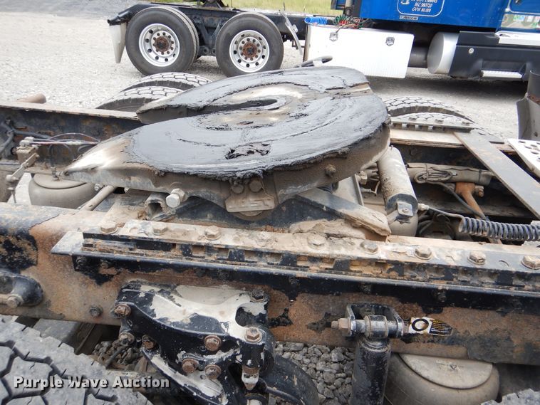 image for item DG8676 2004 Kenworth T600  semi truck