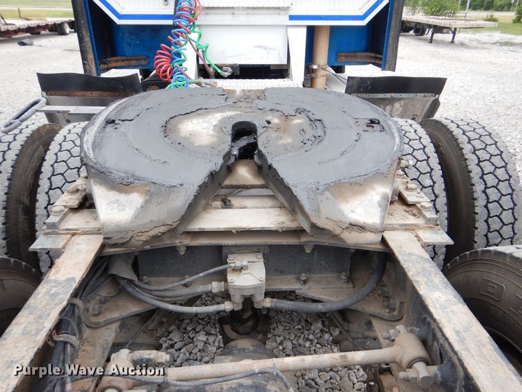 image for item DG8676 2004 Kenworth T600  semi truck