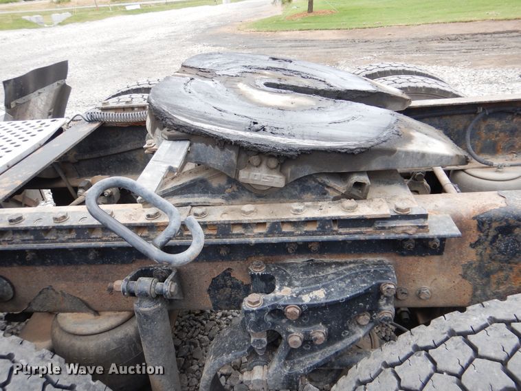 image for item DG8676 2004 Kenworth T600  semi truck