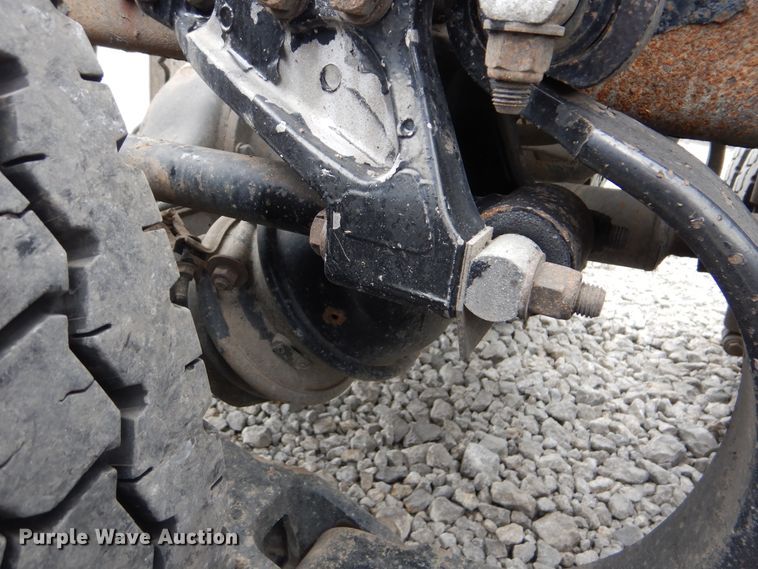 image for item DG8676 2004 Kenworth T600  semi truck