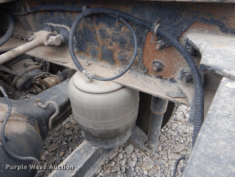 image for item DG8676 2004 Kenworth T600  semi truck