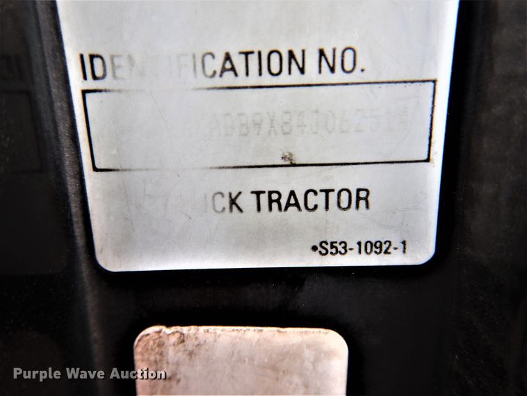 image for item DG8676 2004 Kenworth T600  semi truck